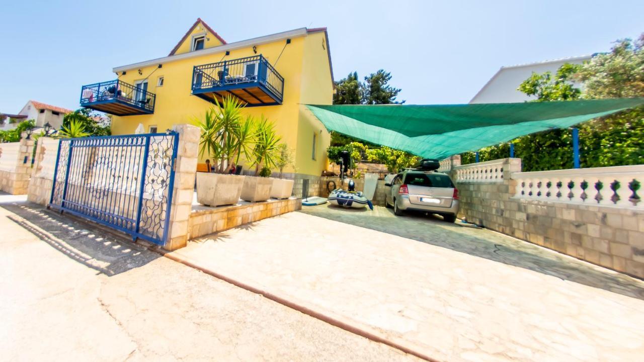 Planikovica Apartments Трогир Экстерьер фото