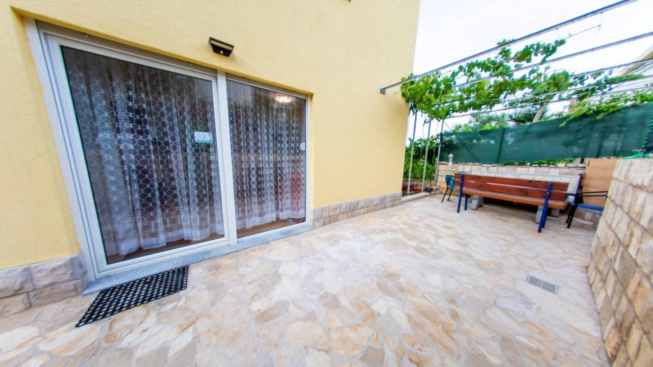Planikovica Apartments Трогир Экстерьер фото