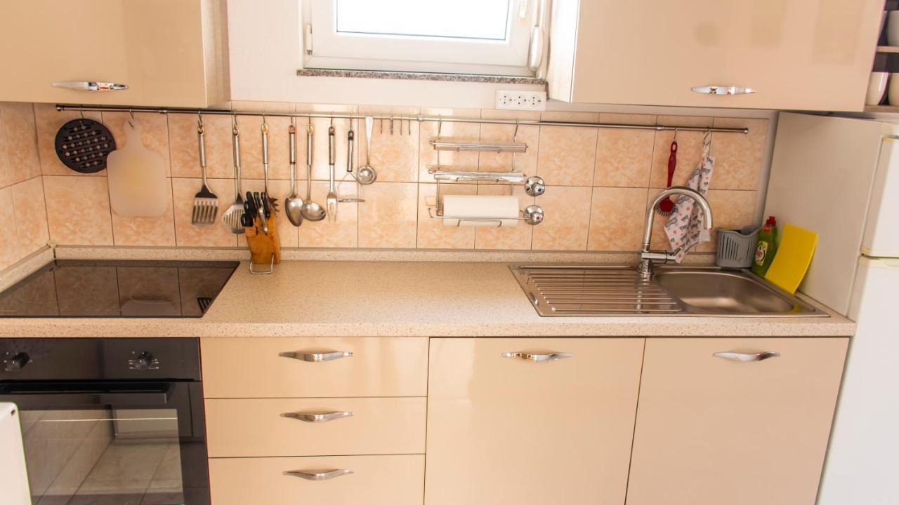 Planikovica Apartments Трогир Экстерьер фото
