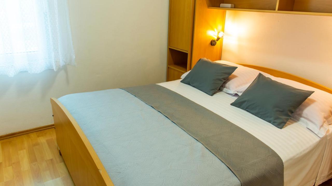 Planikovica Apartments Трогир Экстерьер фото