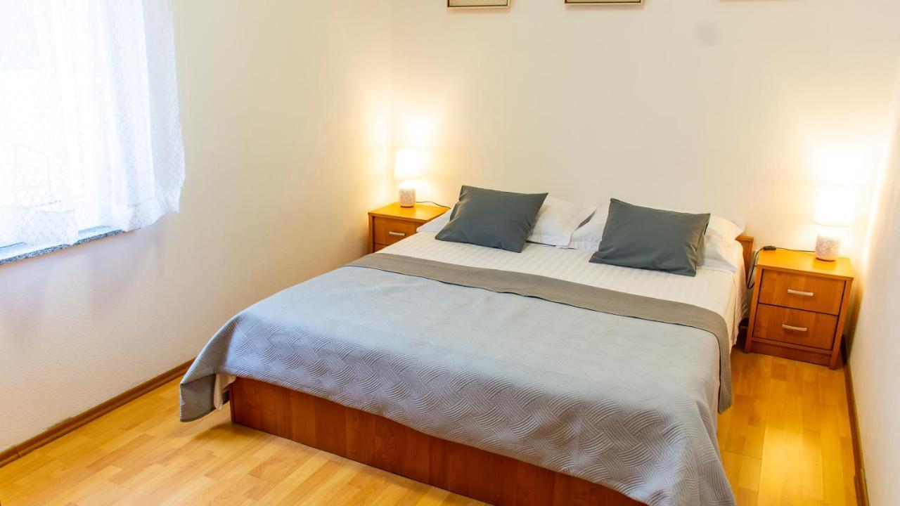 Planikovica Apartments Трогир Экстерьер фото