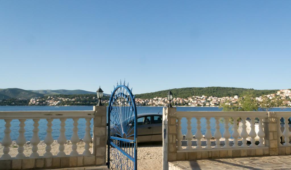Planikovica Apartments Трогир Экстерьер фото