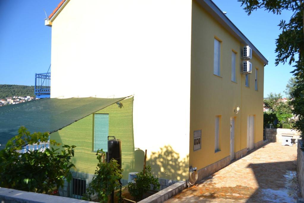 Planikovica Apartments Трогир Экстерьер фото