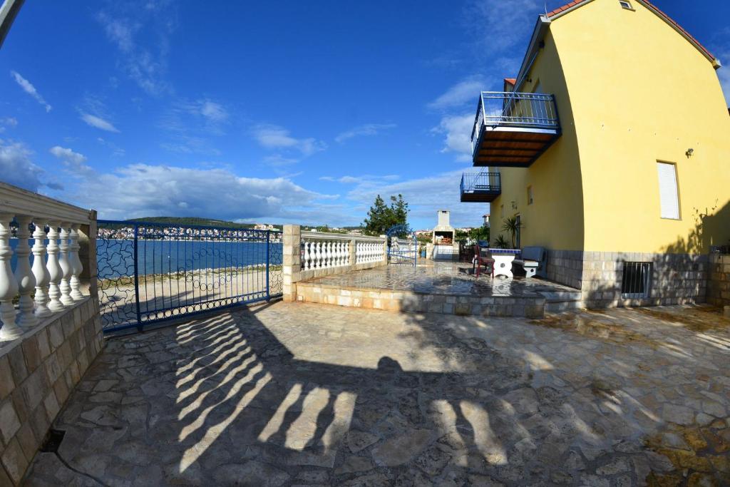 Planikovica Apartments Трогир Экстерьер фото